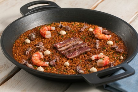 Paella aux crevettes, calmar et socket ibérique
