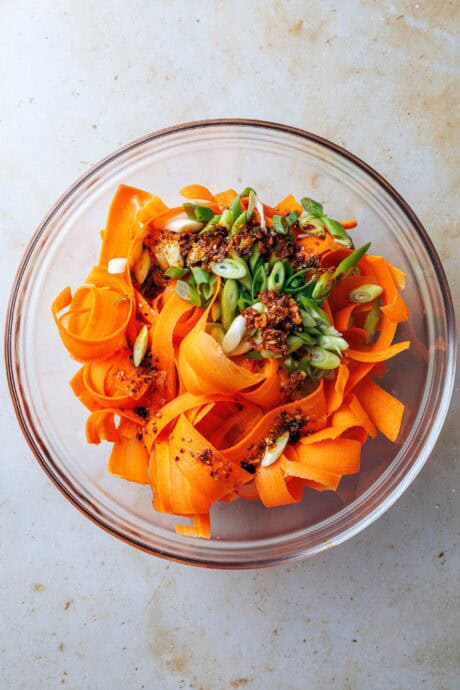 Salade de carottes à l'huile de piment et au gingembre