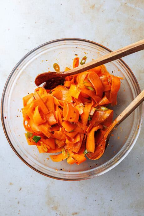 Salade de carottes à l'huile de piment et au gingembre