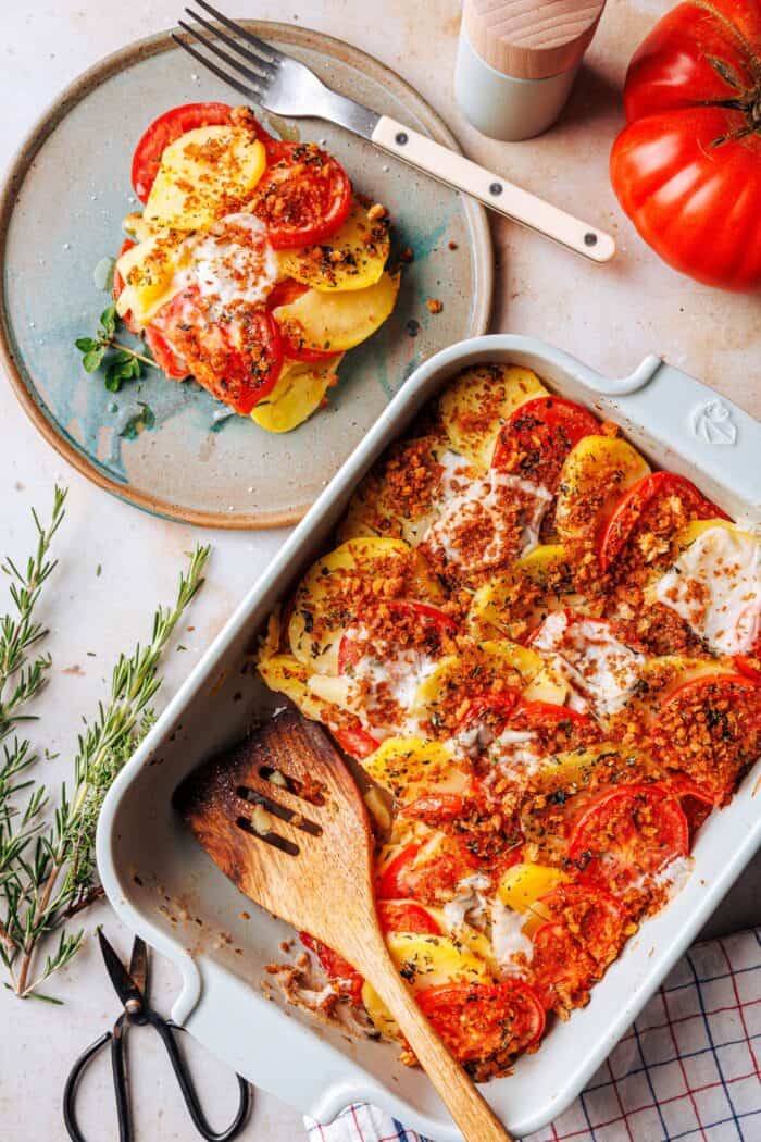 Gratin de pommes de terre provencal avec tomates
