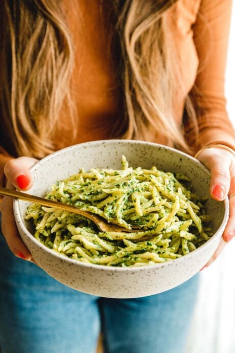 Pesto à l'ail de fusée végétalien