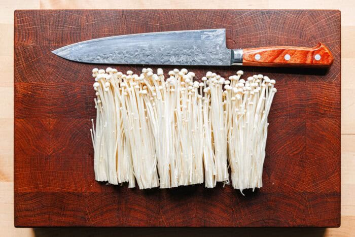 Comment bien préparer les champignons enoki