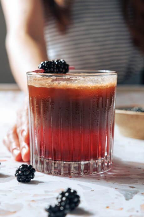 Tonique à expresso avec du sirop de mûre