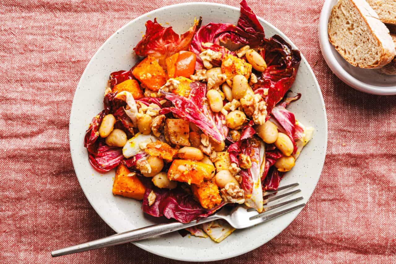 Salade de courge radicchio au tofu fumé et vinaigrette à la moutarde