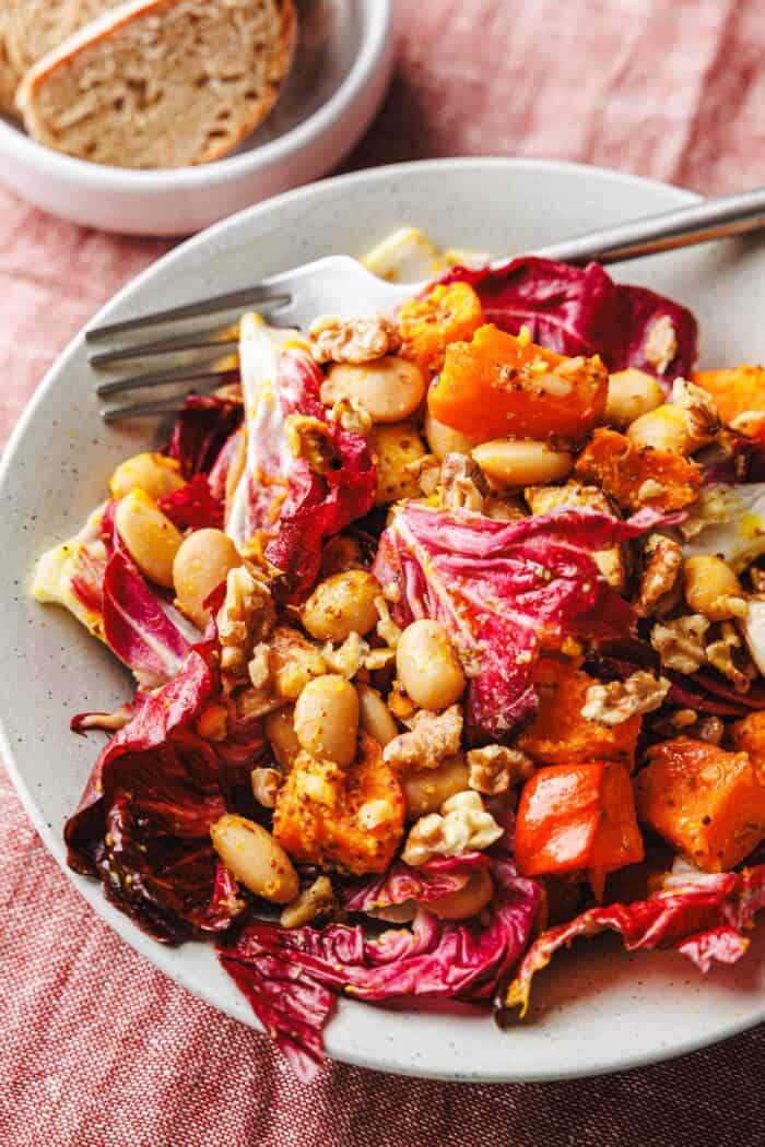 Salade de courge radicchio au tofu fumé et vinaigrette à la moutarde