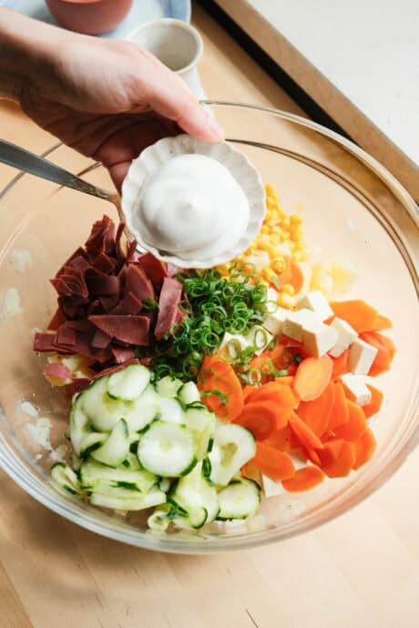 Préparer la salade de pommes de terre japonaise