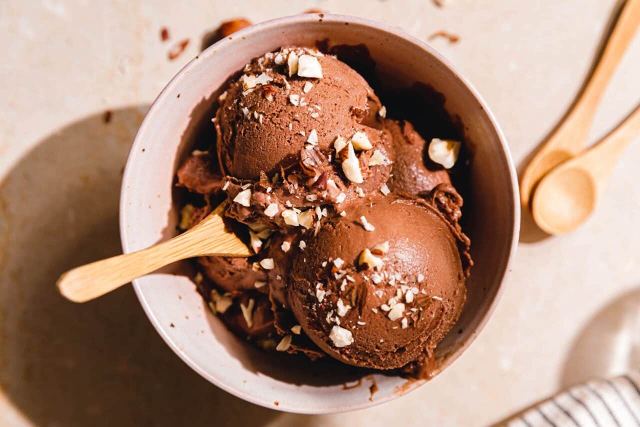 Glace à la crème glacée au chocolat au chocolat végétalien