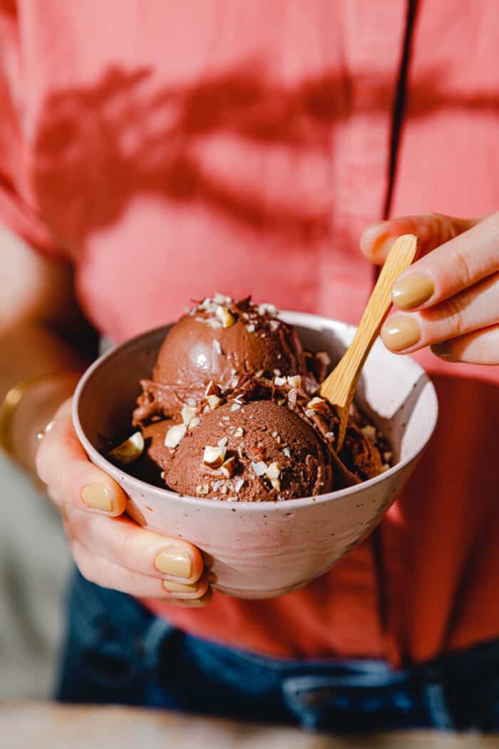Glace à la crème glacée au chocolat au chocolat végétalien