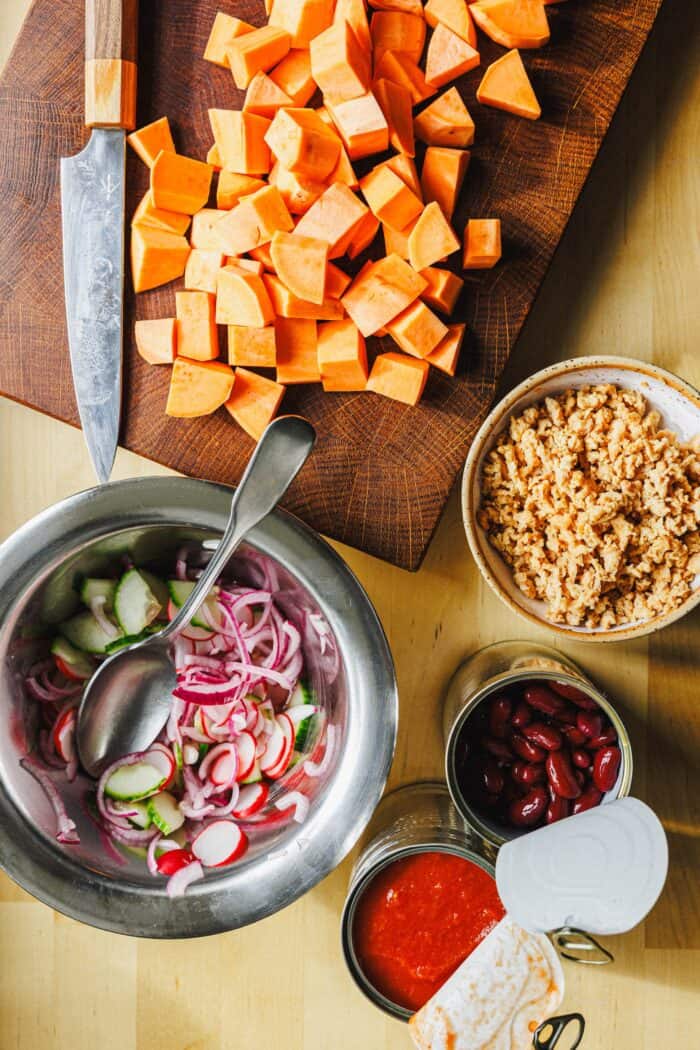 Ingrédients pour un chili végétalien à la patate douce