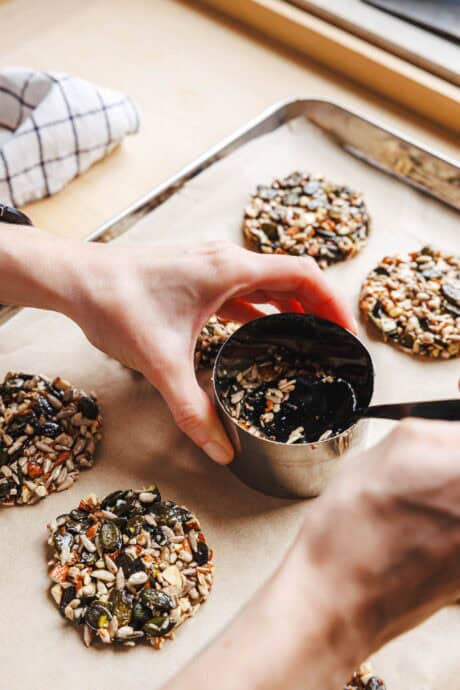 Préparation de biscuits végétaliens aux noix