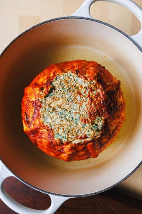 Faire revenir le chou blanc dans la marmite