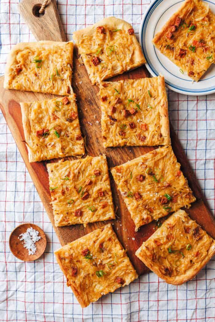 Gâteau à l'oignon végétalien du plateau