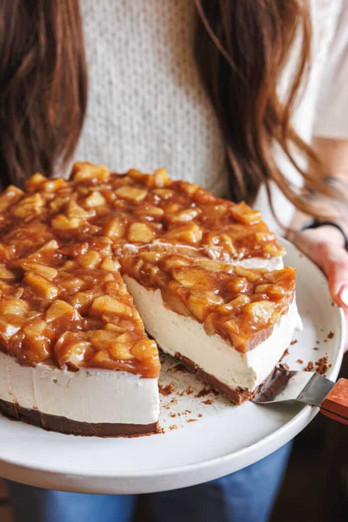 Cheesecake végétalien sans cuisson avec pomme au four