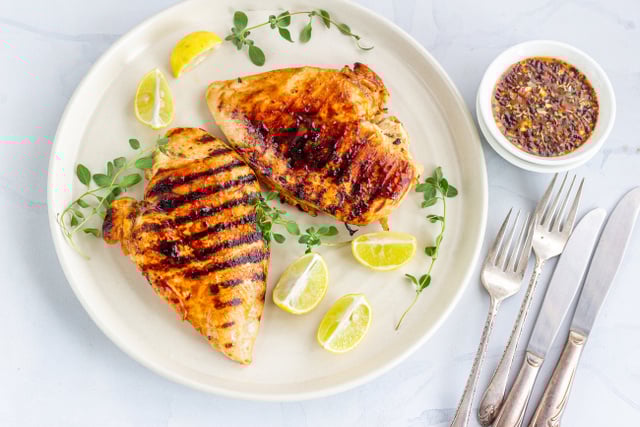 Évitez le blanc de poulet sec : l’astuce infaillible pour une cuisson à la poêle