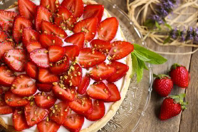 Préparez une délicieuse tarte aux fraises avec les premières récoltes de la saison sans utiliser votre four