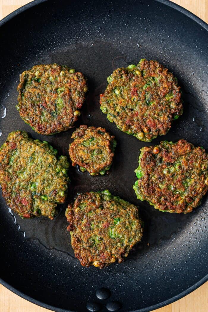 Crêpes aux pois dans la poêle