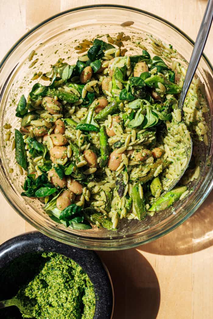 Salade de pâtes végétaliennes aux asperges