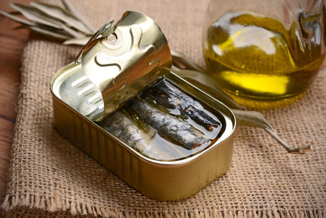 Utilisez l'huile de vos boîtes de sardines ! Découvrez 5 façons astucieuses de la valoriser en cuisine
