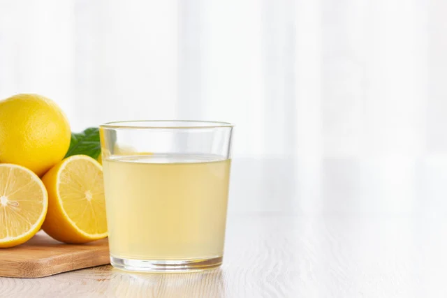 Les bienfaits de l'eau citronnée pour votre santé : un éclairage sur la science