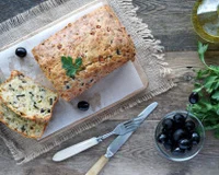 Cake salé au jambon et olives