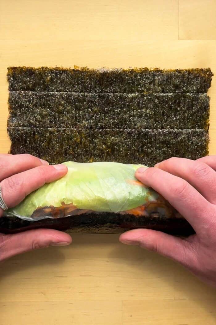 Rouler le sushi burrito