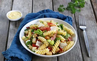Salade de fusilli BLT