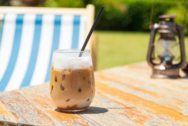 Savourez un café glacé rapide et rafraîchissant