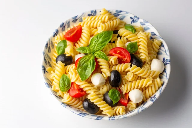 Cette recette de salade de pâtes épicées est idéale pour vos pique-niques et barbecues cet été !